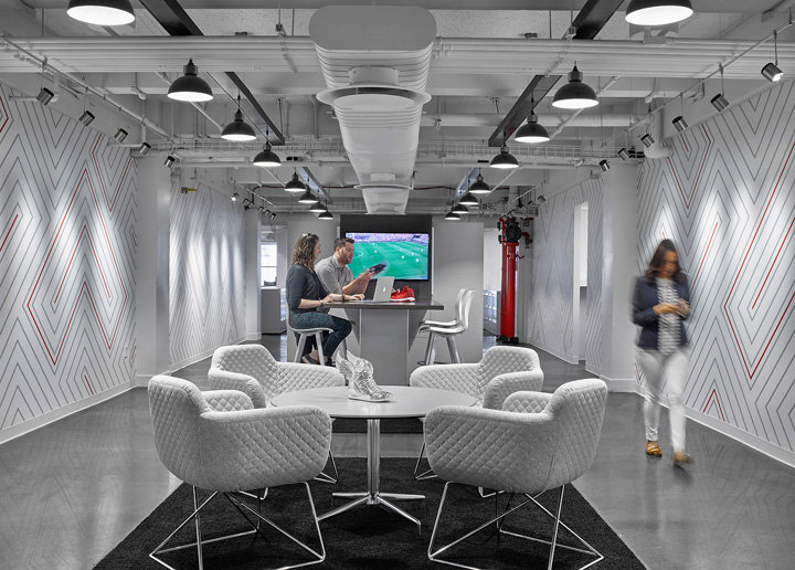 唯美工業風 美國零售商Foot Locker紐約總部設計欣賞