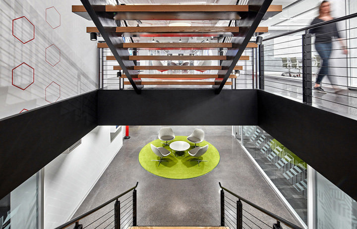 唯美工業風 美國零售商Foot Locker紐約總部設計欣賞